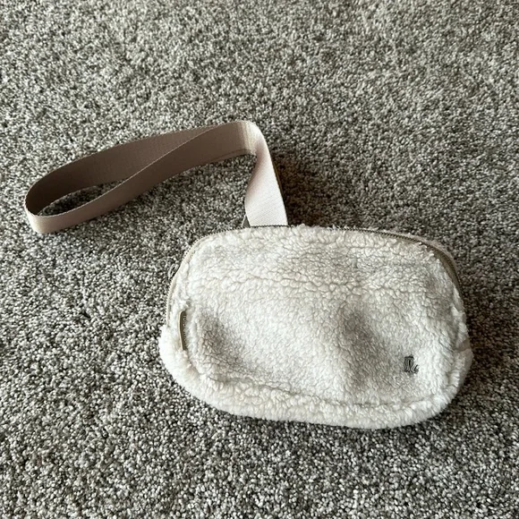 baylor lululemon belt bag Baylor Bears Belt Bag in Bone